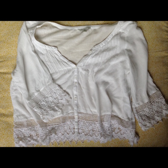 American Eagle Outfitters Tops - American Eagle white flowey buttondown shirt