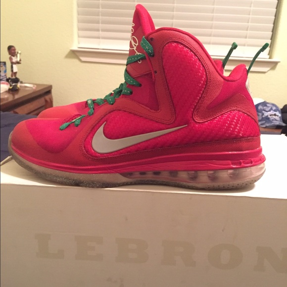 Lebron 9s Christmas. Size 10.5 condition 8/10 - Picture 4 of 4