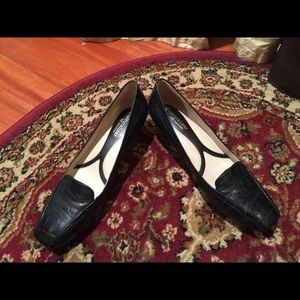 Naturalizer black loafers