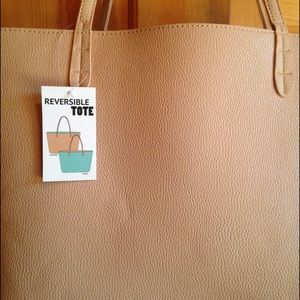 Brand New Reversible Tote, Perfect For Spring 🌼🌷