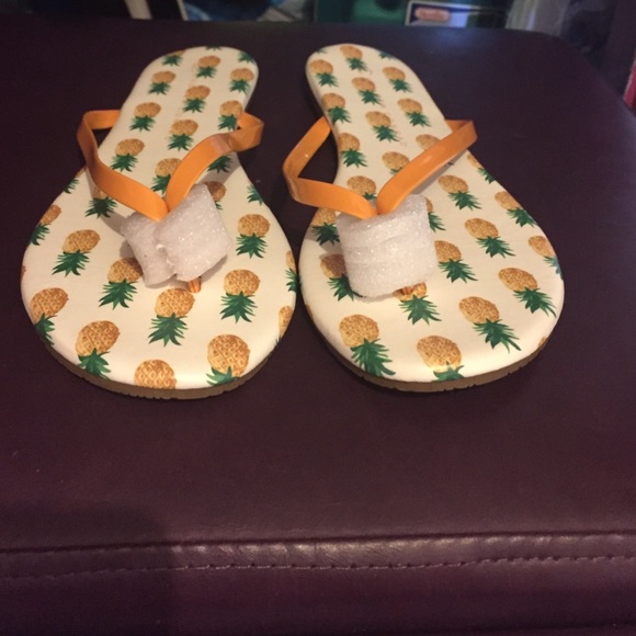 LaurenConrad Flip-Flops