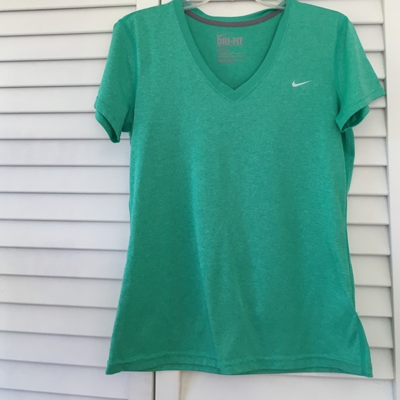 Nike Tops - 🎈SALE🎈 NEW Nike Dri fit v neck top