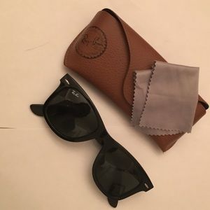 black rayban wayfarers