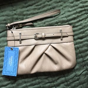 Simply Vera beige wristlet