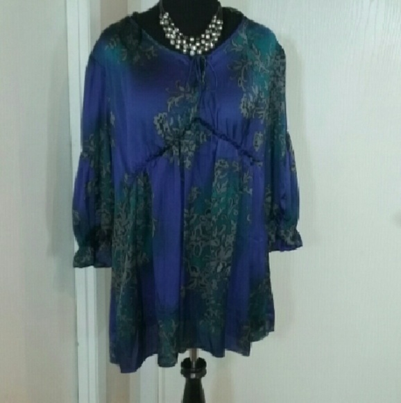 Gorgeous, fun women's 3x top