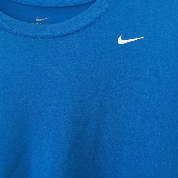 🚫SOLD🚫 BRAND NEW Nike Dri fit blue top - Picture 2 of 2