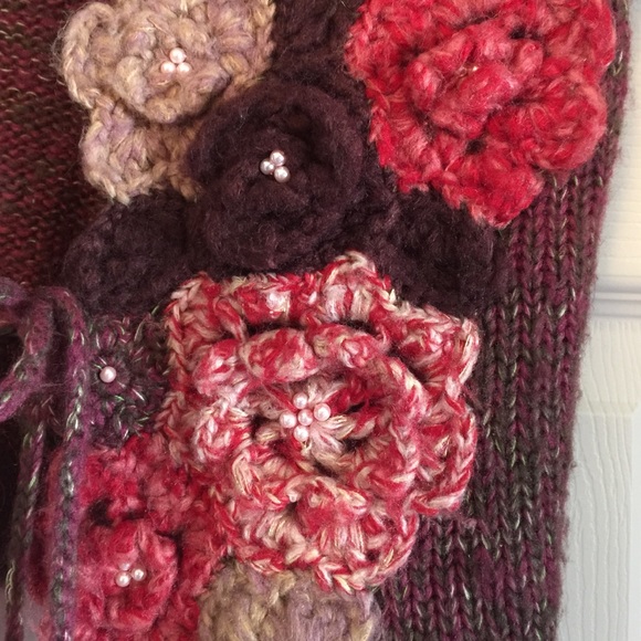 Lulumari flower shrug - Picture 3 of 4