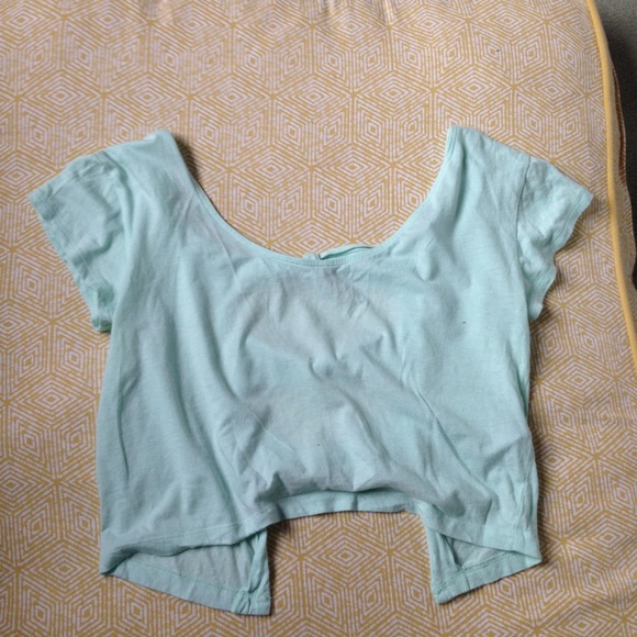 Light blue crop top with bows on back - Picture 1 of 4