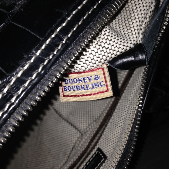 Authentic Dooney&Bourke small Barrel Bag - Picture 2 of 4