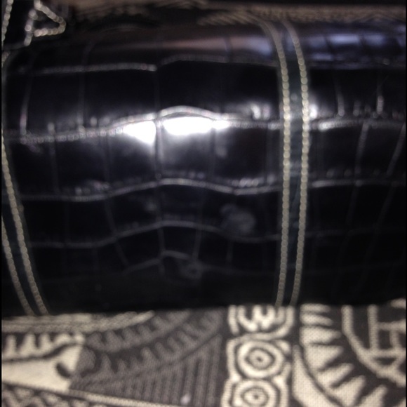 Authentic Dooney&Bourke small Barrel Bag - Picture 4 of 4