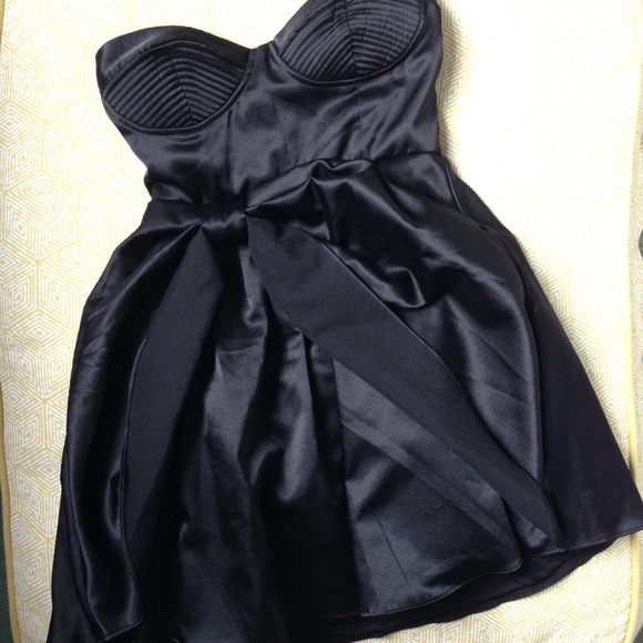 Strapless black dress. - Picture 1 of 3