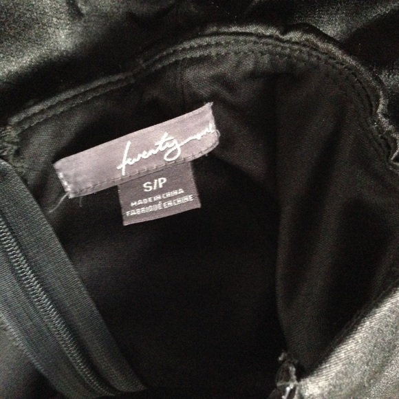 Strapless black dress. - Picture 3 of 3