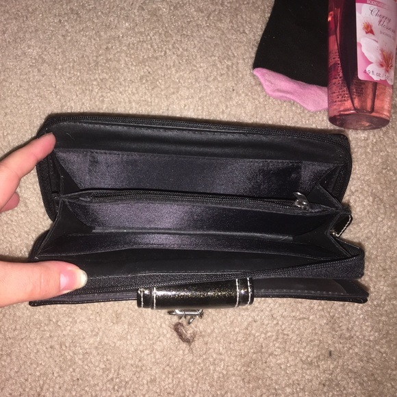 Hand wallet. - Picture 2 of 3