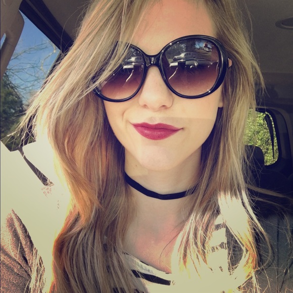 Meet your Posher, Casey