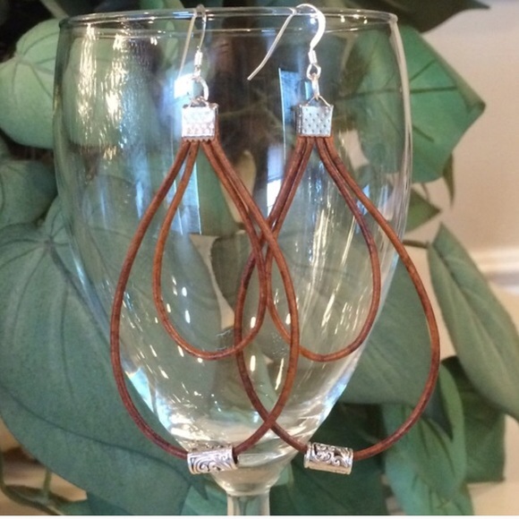 Leather double hoop earrings - Picture 2 of 2