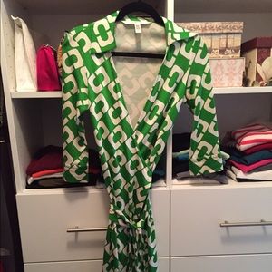 Like-new classic DVF wrap dress!