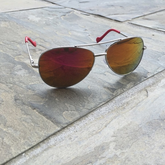 Jessica Simpson aviators