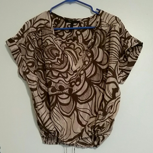 DONATING 5 or $25 Puffy floral crop top - Picture 1 of 1