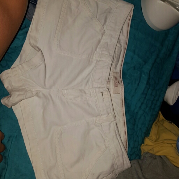 White Hollister shorts