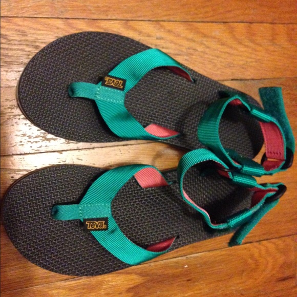 Teva size 5