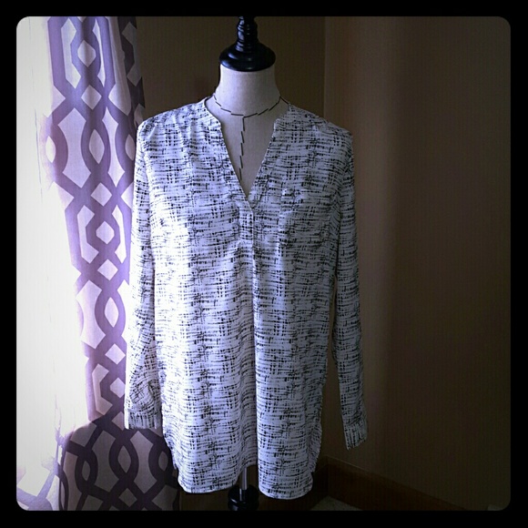 NWOT Stitch Fix Moon Collection Neal Split Neck Bl