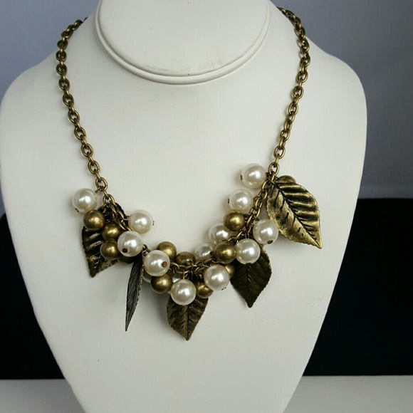 Leaf and Pearl Necklace Set