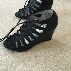 worn once! black formal wedges