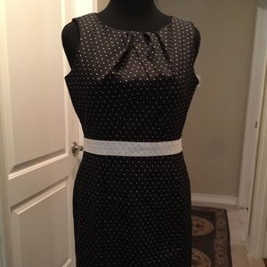 Sleeveless dress white and black polka dot