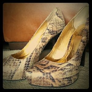 Carlos Santana pumps