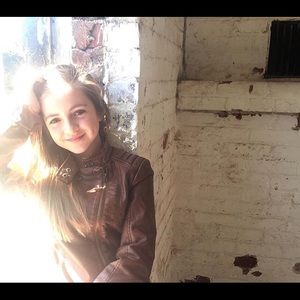 Meet your Posher, Ella