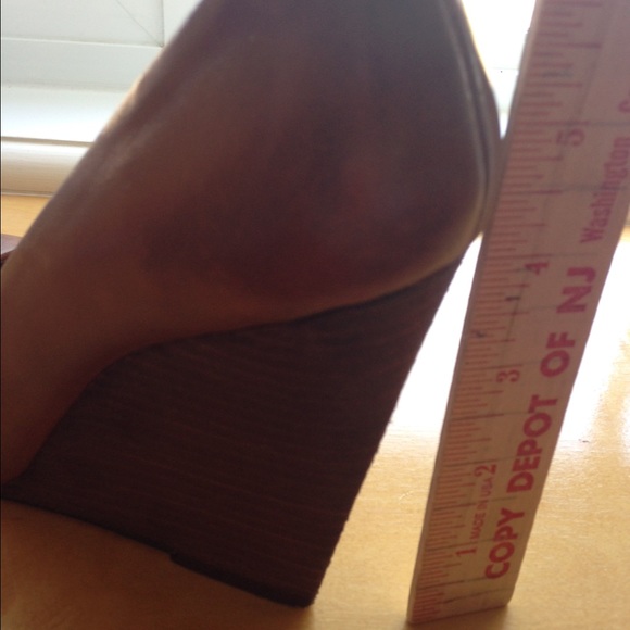 ❌SOLD ❌Chinese Laundry brown leather wedge. - Picture 4 of 4