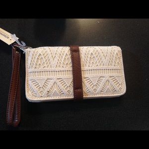 Brand New White Wallet/Wristlet! Crochet pattern!