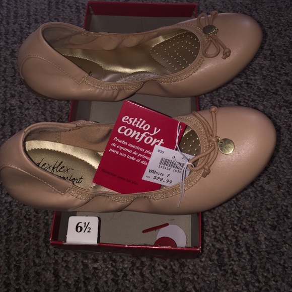 *BRAND NEW* NWT- Dexter comfort flats