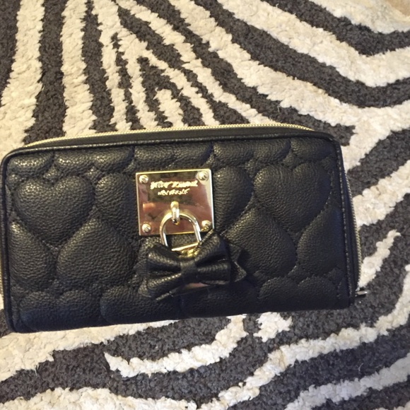 Betsy Johnston ❤️ Wallet
