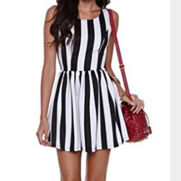 L.A Hearts🌴Black and white sweetheart dress!