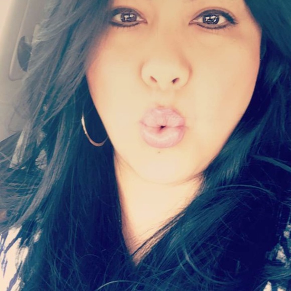 Meet your Posher, Iris - Picture 3 of 4