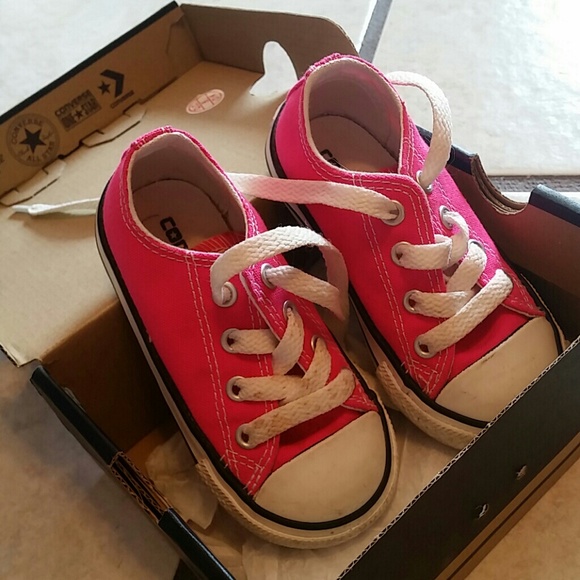 Converse Shoes - Baby converse sz.6