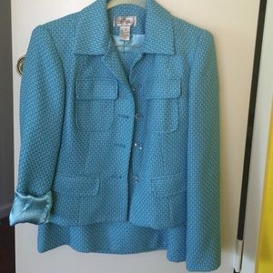 Suite, blue/off white, 5 buttons.