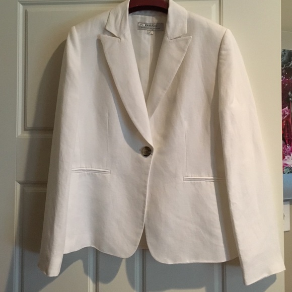 White linen lightweight blazer