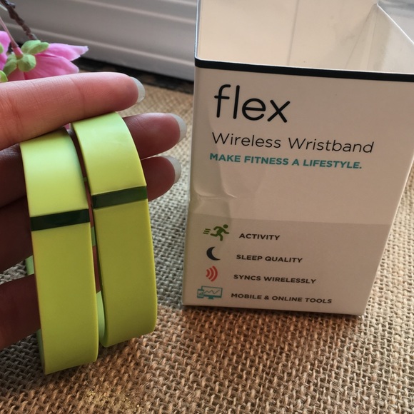 SOLD on MERC!😊Fitbit flex wireless wristband 👍🏻 - Picture 3 of 4