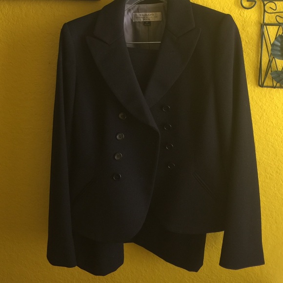2 piece suite, wormed once