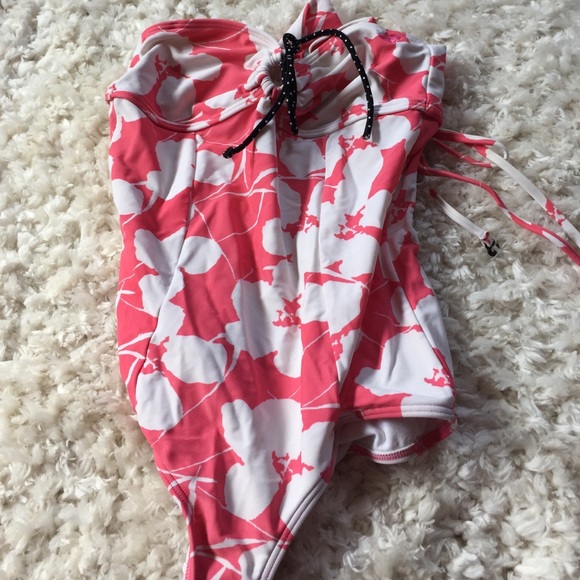 Stylish one piece from Roxy! - Picture 1 of 4