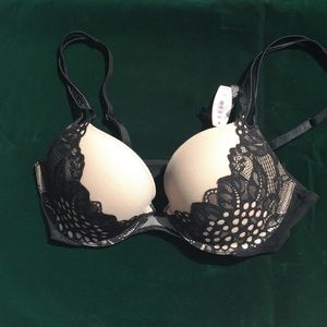 Victoria's Secret brand new bra!  36B