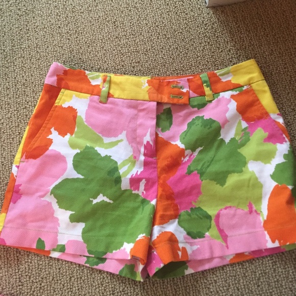 Vineyard vines mid thigh length shorts