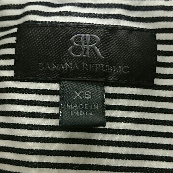 BR Monogram Ruffle Stripe Blouse ๐ - Picture 2 of 3