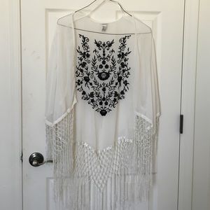 White and Black Detailed Kimono