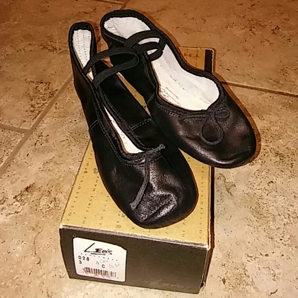 Leo's Ballet shoes size 3 youth NIB