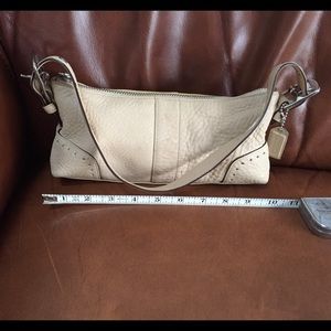 Authentic coach pebbled leather purse A05s-5052