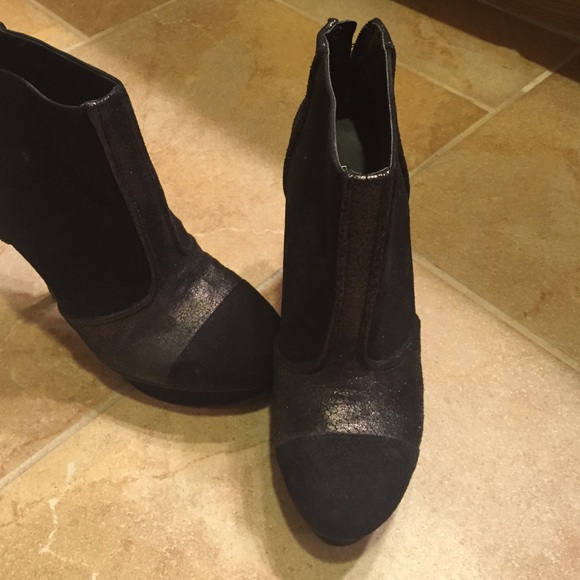 BCBG high heal platform suede combo bootie - Picture 2 of 4