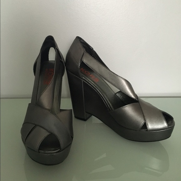 Sale ❗️Michael Kors Silver Metallic Wedges